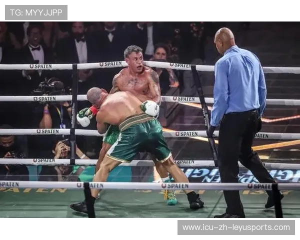 拳击裁判险些被误伤画面火速传播