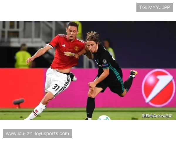 中场球员被训练做“逼抢再传球”的连续链条练习